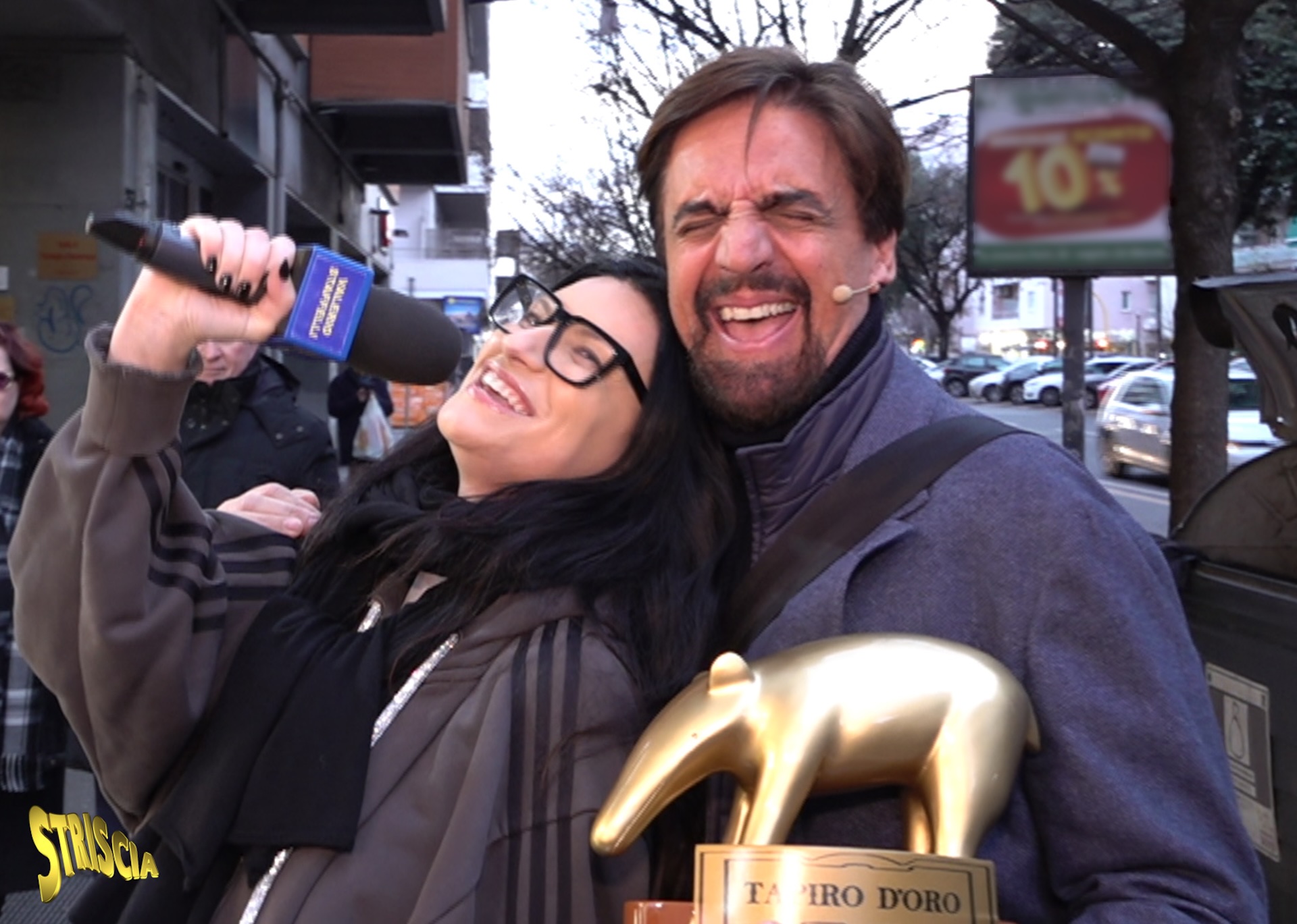 Striscia la Notizia: 3 ospiti VIP e il Tapiro a Laura Pausini il 5 febbraio