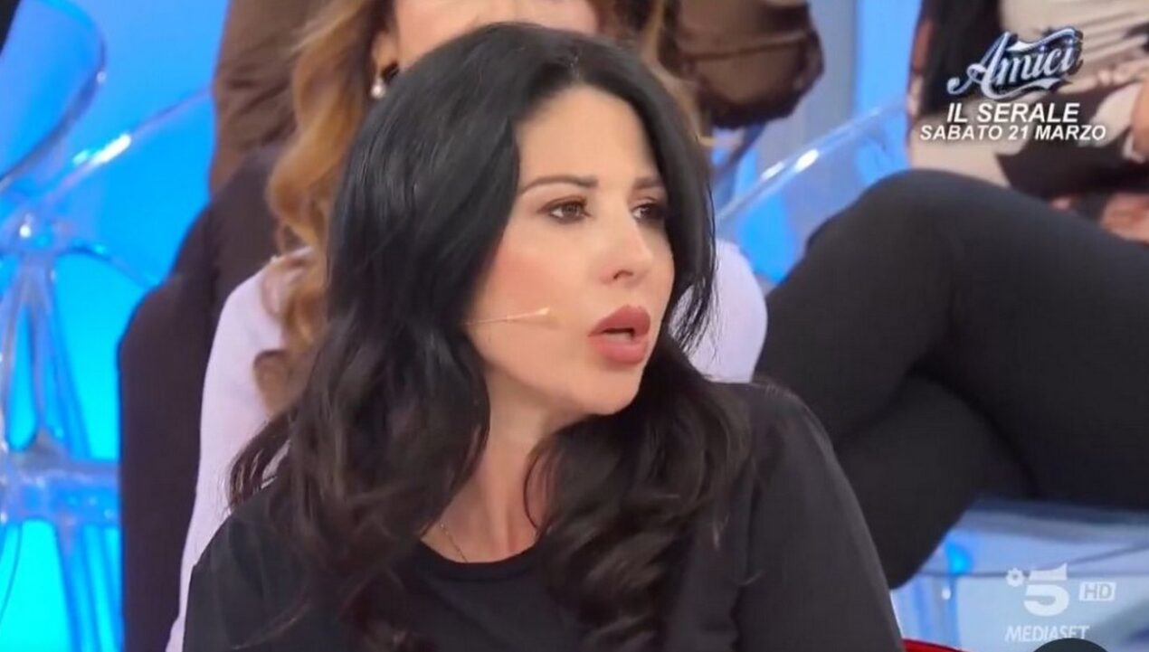 Scivolone di Cinzia Paolini a UeD, Alessio ci riprova con Rosanna, lei pone un veto