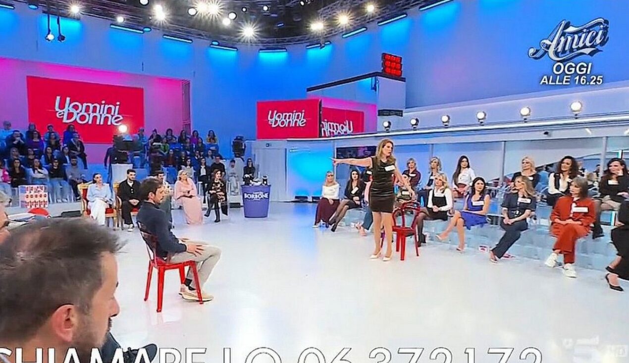 Cinzia Paolini sbotta a centro studio a UeD, Maria contro Ciro: "Stai calmo"