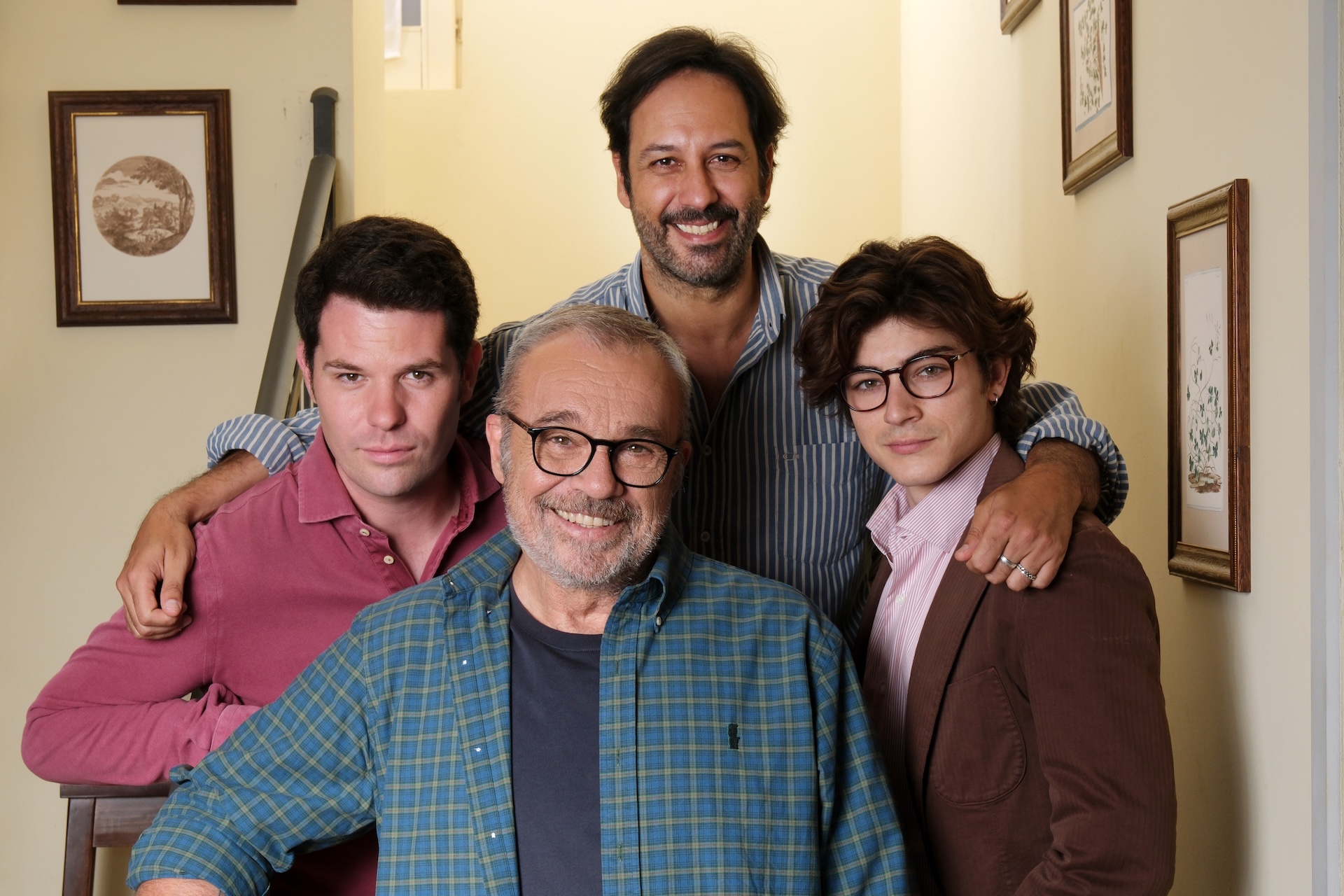 I Cesaroni stasera su Canale 5: la bottiglieria in crisi e i sospetti su Carlo