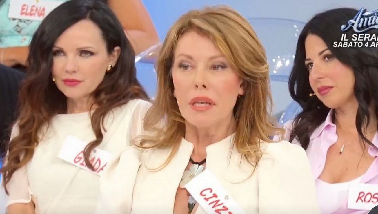 Cinzia Paolini trova un cavaliere milionario, ma lo umilia, torna Sebastiano a UeD