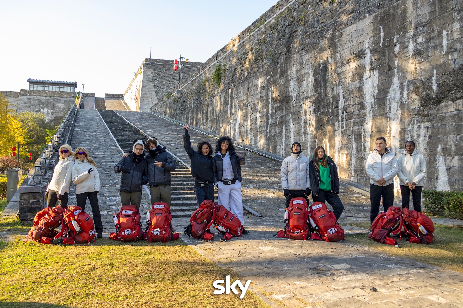 Pechino Express, colpo di scena: Costantino e Giulia Salemi in gara nella tappa da 804 km con i Sette Mostri