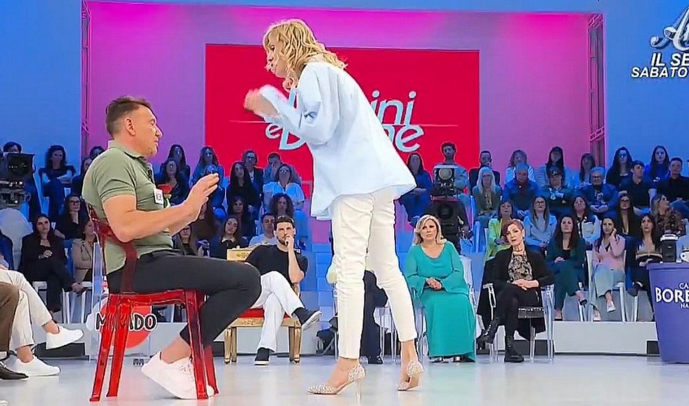 Martina Calabrò fa piangere tutti a UeD, Massimo umilia Sabrina, lo sfogo: “Fai schifo”