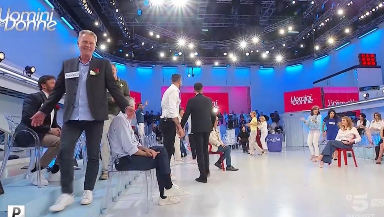 Scena epica a UeD, tutto il parterre lascia lo studio per protesta contro Cinzia Paolini