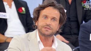 Alessio Pili Stella rifatto e parrucchino