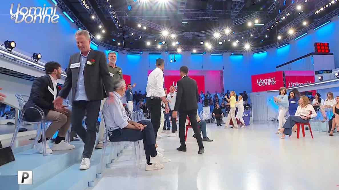 cavaliere svela retroscena sulla rivolta contro cinzia a ued e possibile nuovo tronista da Tutto.tv cavaliere svela retroscena sulla rivolta contro cinzia a ued e possibile nuovo tronista