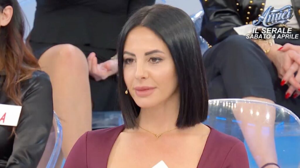 Debora Bragetti scrive libro dopo UeD