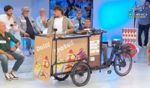 Arrivo cringe Giovanni Grazioso a UeD