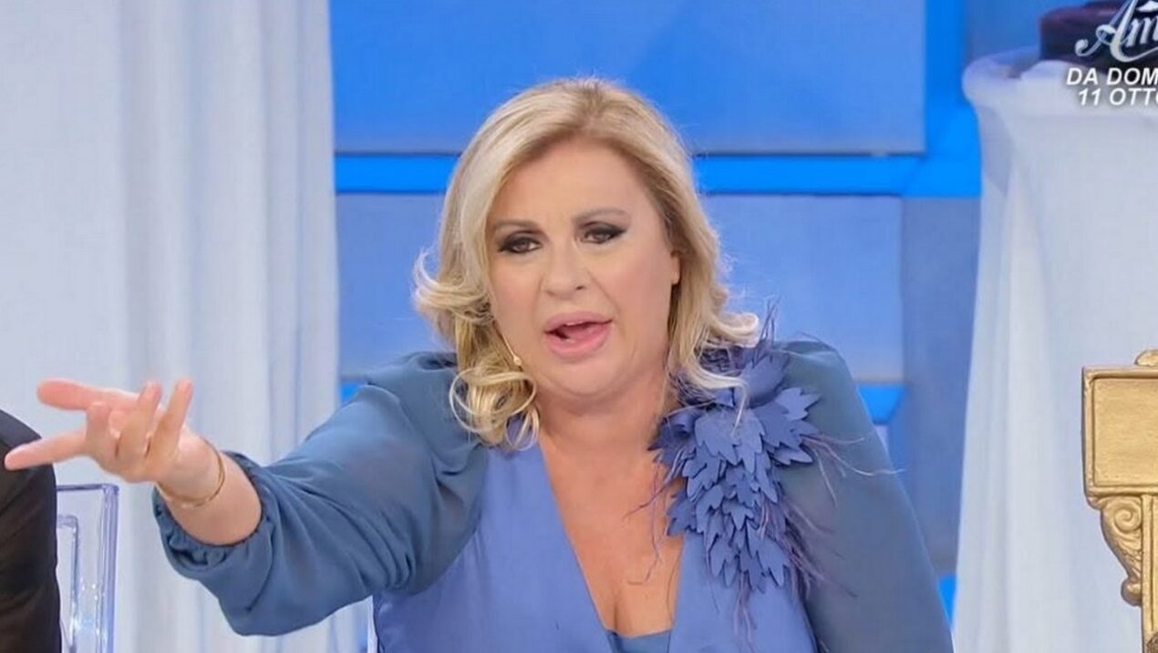 Tina Cipollari esagera contro Paola Fatuzzo a UeD: interviene Maria De Filippi